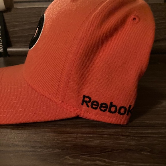 Philadelphia Flyers Hat - Picture 2 of 4